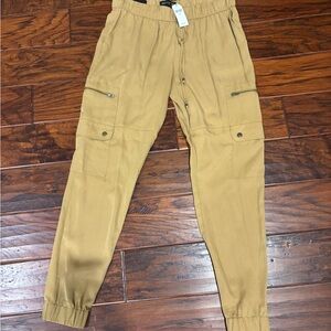 Women’s Banana Republic Factory Khaki Cargo Jogger Pants - NWT!